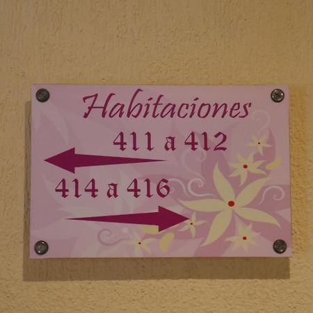 Hostal 4C Cuatro Caminos Madrid Bagian luar foto