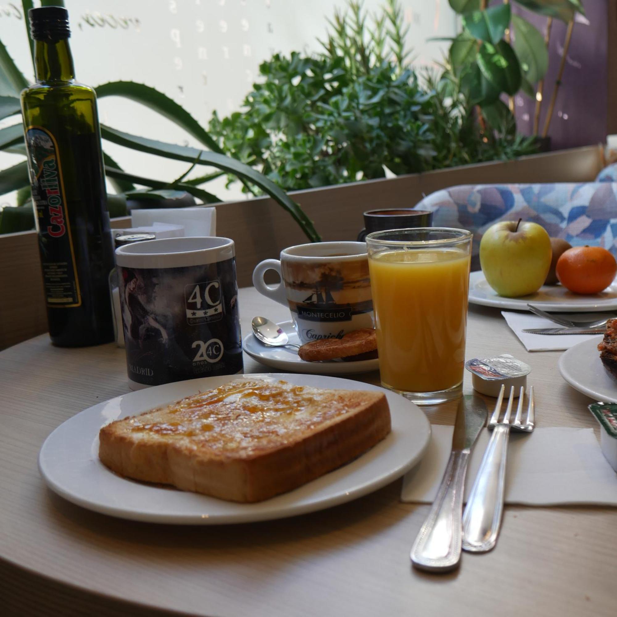 Hostal 4C Cuatro Caminos Madrid Bagian luar foto