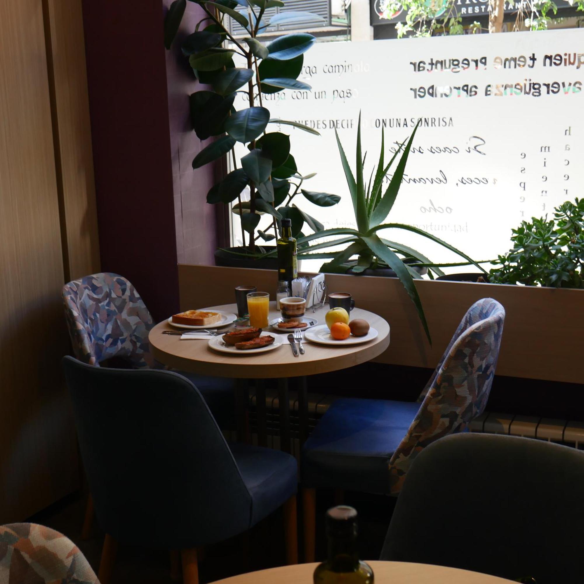 Hostal 4C Cuatro Caminos Madrid Bagian luar foto