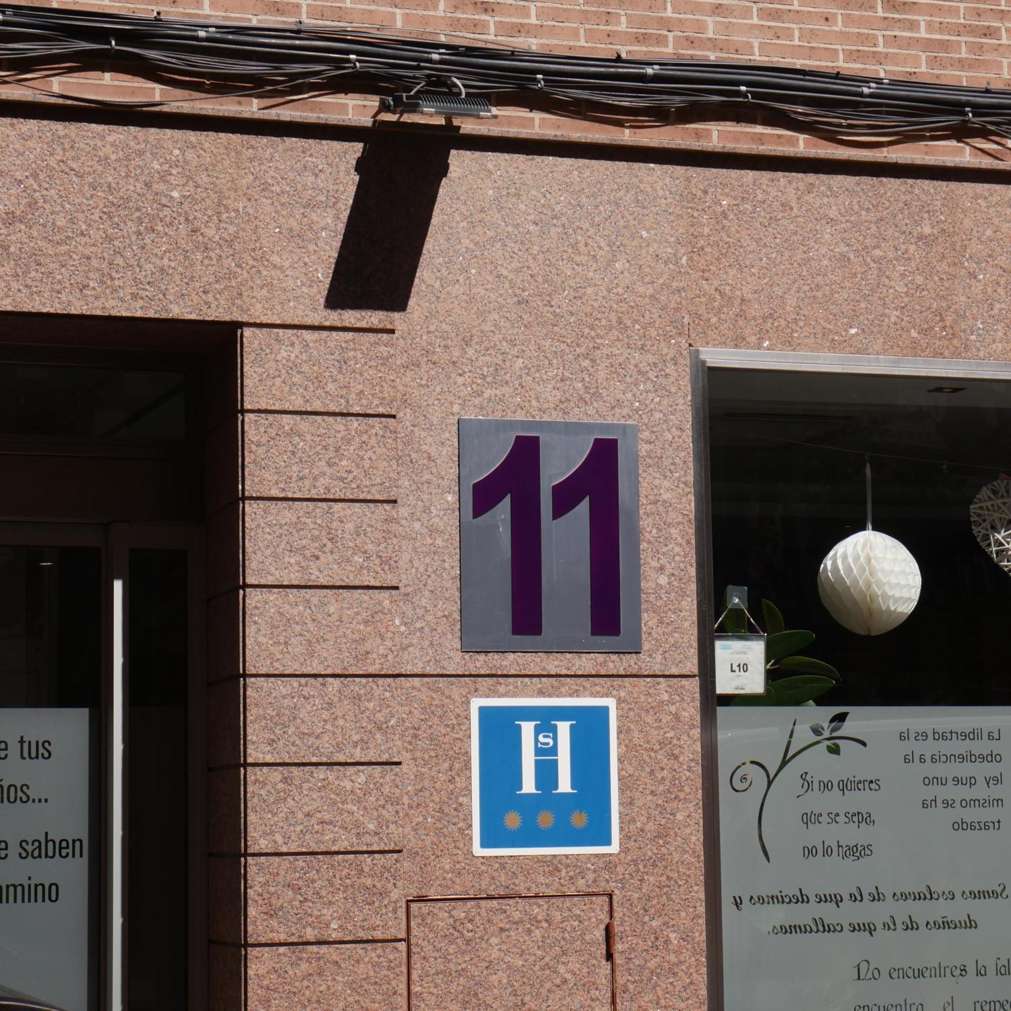 Hostal 4C Cuatro Caminos Madrid Bagian luar foto