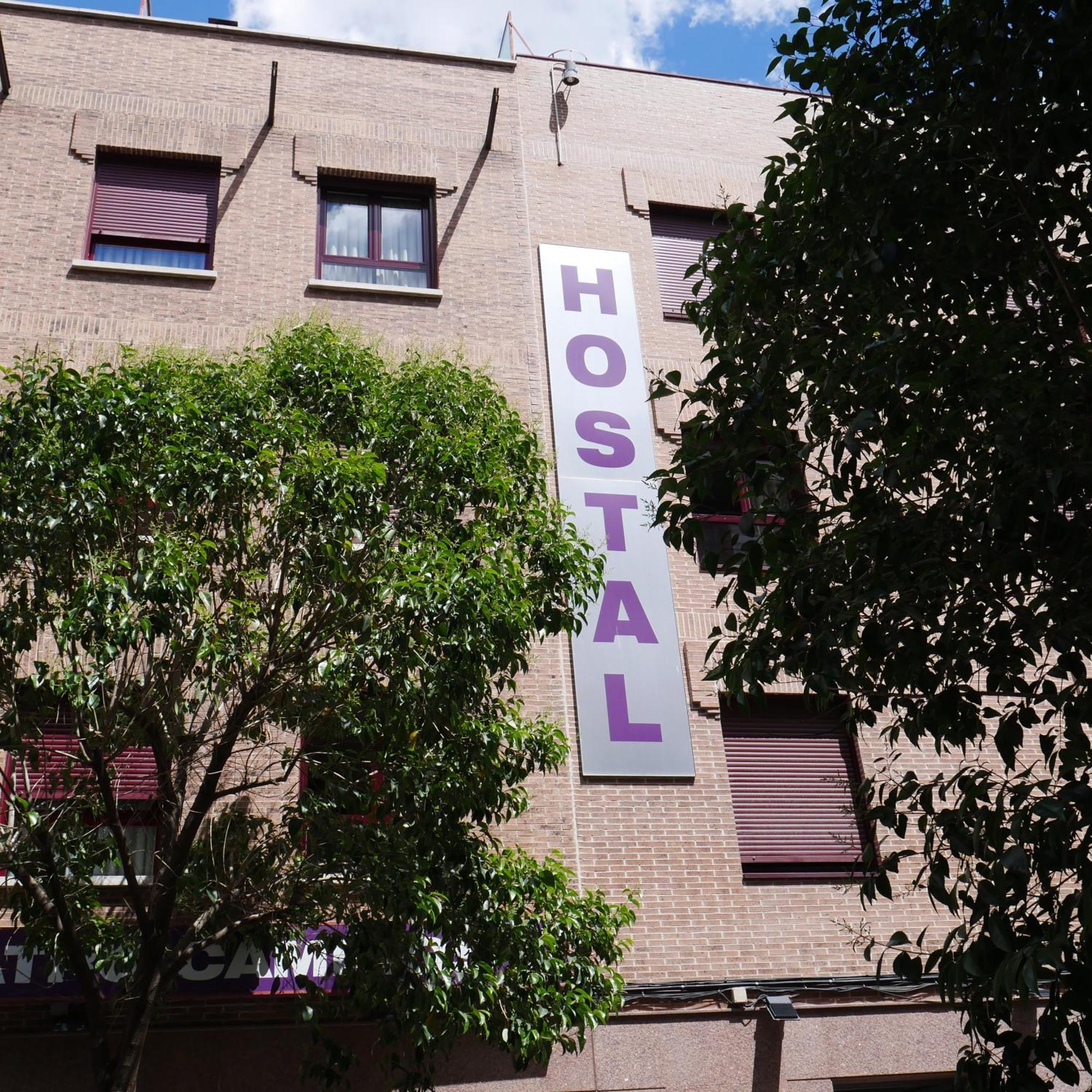 Hostal 4C Cuatro Caminos Madrid Bagian luar foto