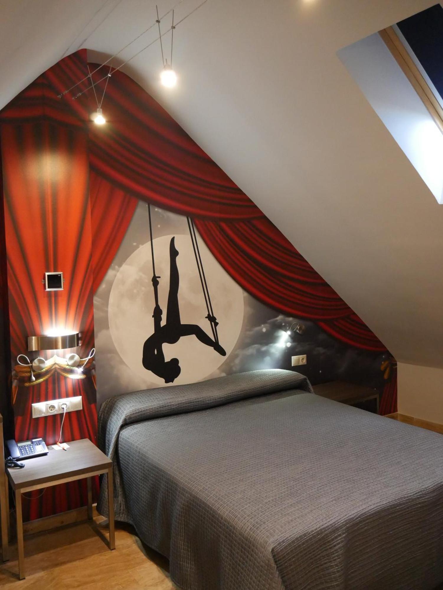 Hostal 4C Cuatro Caminos Madrid Ruang foto