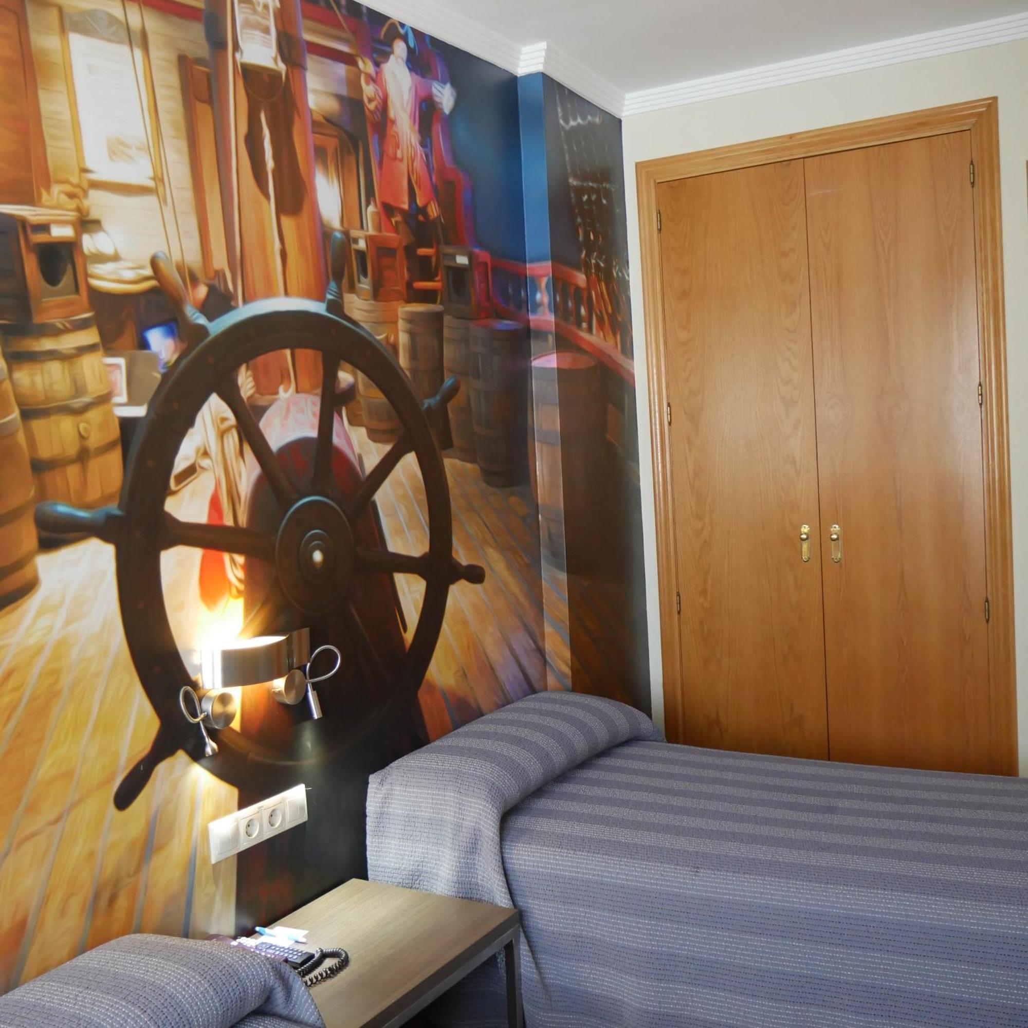 Hostal 4C Cuatro Caminos Madrid Bagian luar foto